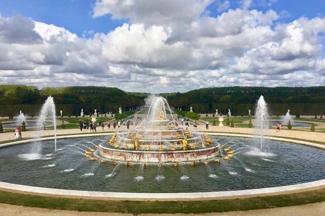 Versailles Palace and Giverny Private Guided Tour from Paris - One day, two very different French icons