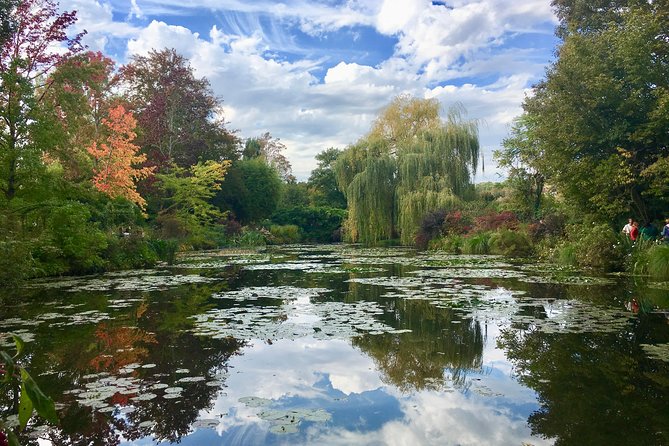 Versailles Palace and Giverny Private Guided Tour from Paris - Versailles: royal spectacle in a focused two hours