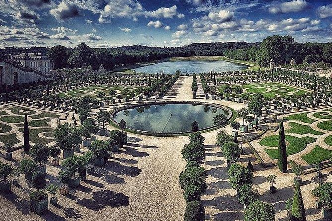 Versailles Palace and Park Private Guided Day Tour from Paris - What the guides add to the day