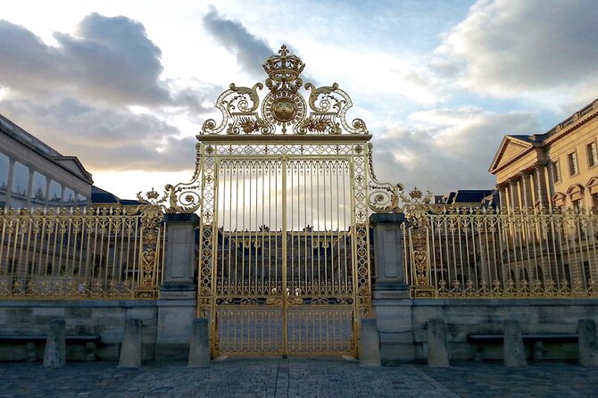 Versailles Palace Full Day or Half Day Tour with Local Guide - Why a guide helps at Versailles