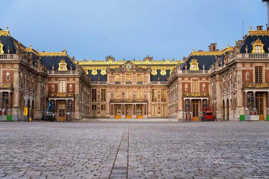 Versailles: Palace & Gardens Guided Tour with Entry Tickets - Why a guide helps inside Versailles