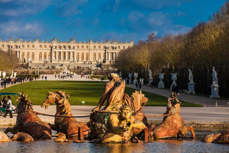 Versailles: Palace & Gardens Guided Tour with Entry Tickets - Fountains, seasons, and the limits of a short visit