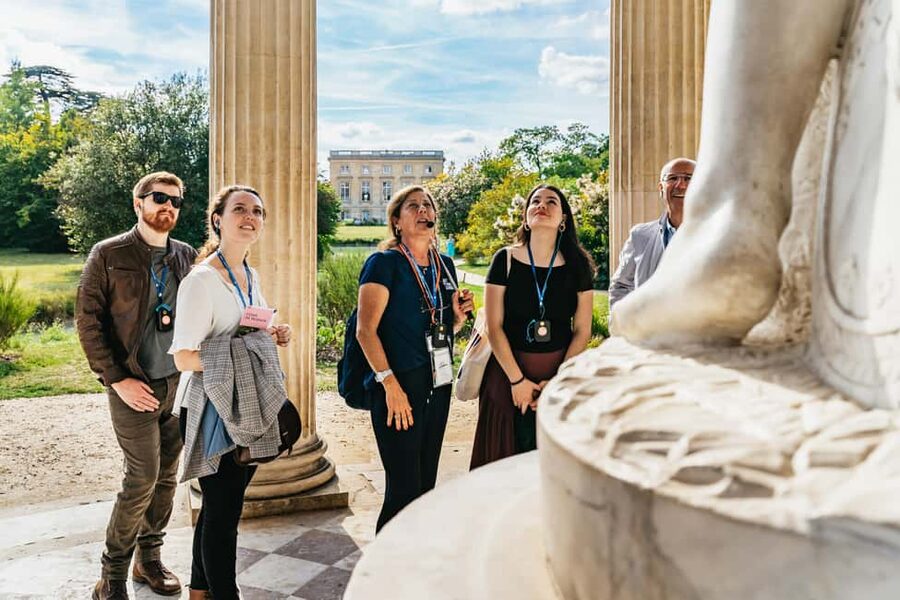 Versailles: Palace, Gardens & Marie Antoinette’s Estate Tour - Why the guides matter so much