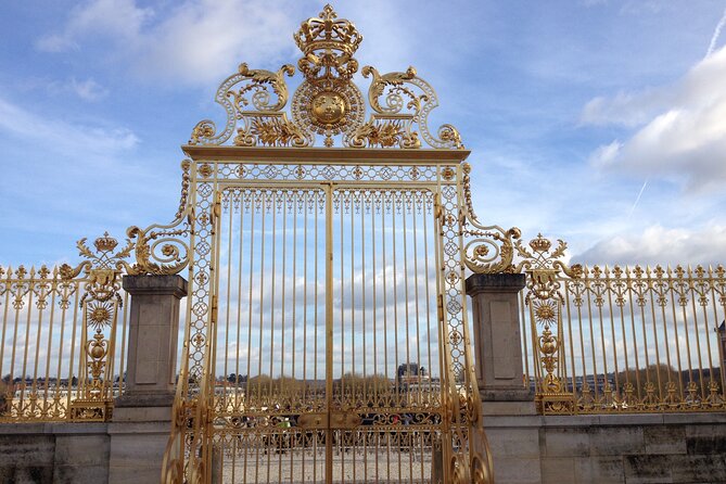 Versailles Palace Guided Tour with Reserved Entry - Entering the Palace of Versailles