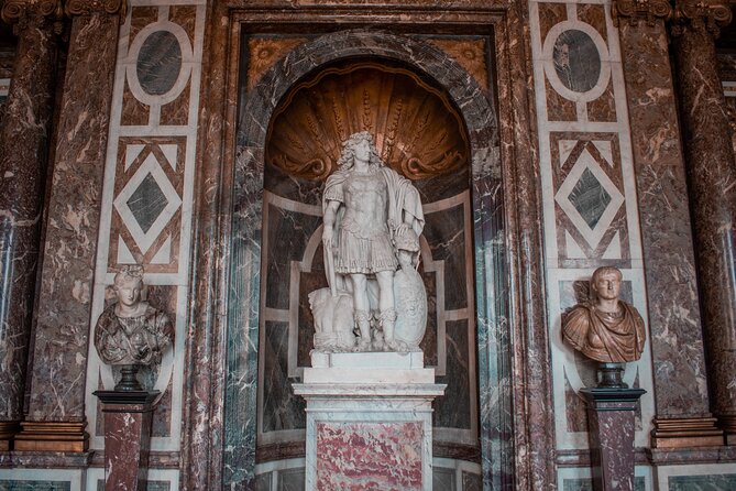 Versailles Palace Guided Tour with Reserved Entry - What $84.65 buys you