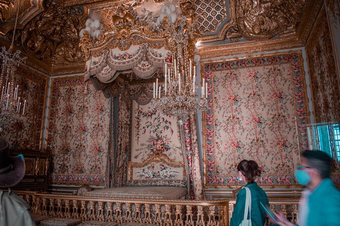 Versailles Palace Guided Tour with Reserved Entry - Timing, crowds, and walking