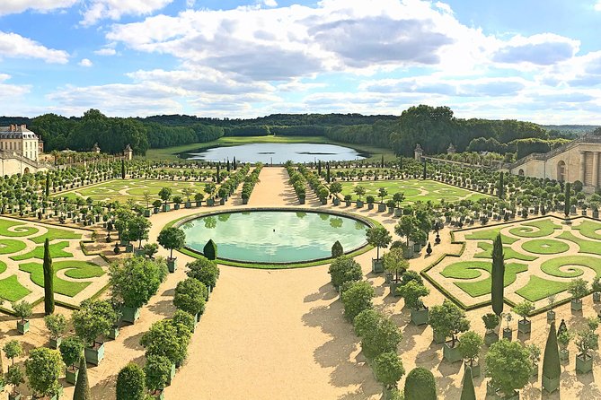 Versailles Palace & Marie-Antoinette's Estate Guided Tour - Walking the Baroque gardens and meeting the Grand Canal