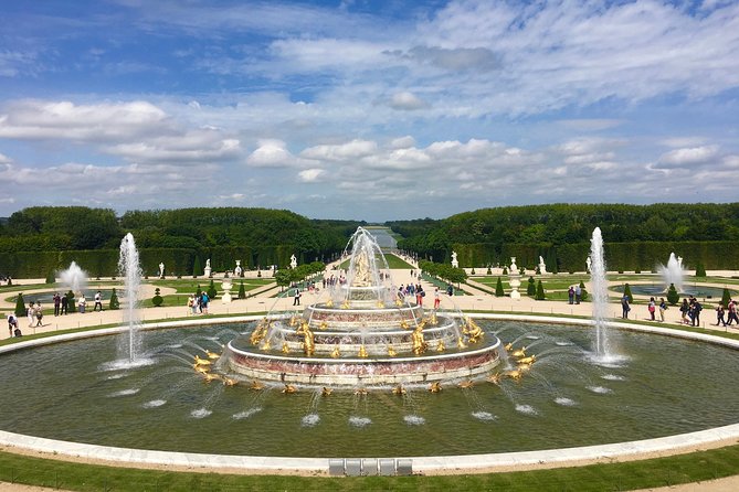 Versailles Palace & Marie-Antoinette's Estate Private Guided Tour with Lunch - Lunch beside the Grand Canal