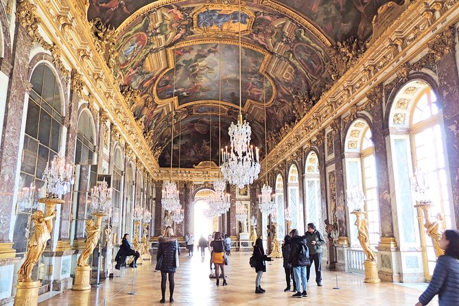Versailles Palace Private Half Day Guided Tour including Hotel Pickup from Paris - From Paris to the gates of Versailles