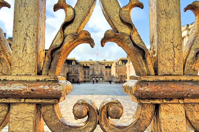 Versailles Palace Private Half Day Guided Tour including Hotel Pickup from Paris - The Hall of Mirrors in 15 focused minutes