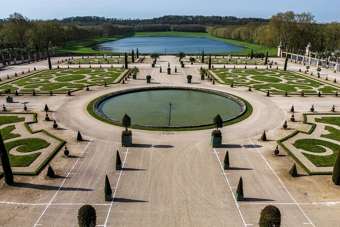 Versailles Palace Private Tour from Paris/skip-the-line ticket - A private format for families and mixed-age groups