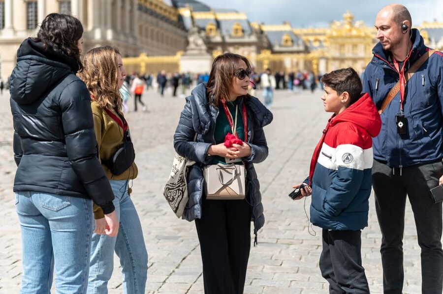 Versailles: Private Family Tour of Palace w/ Reserved Entry - Reserved entry and the first moments inside