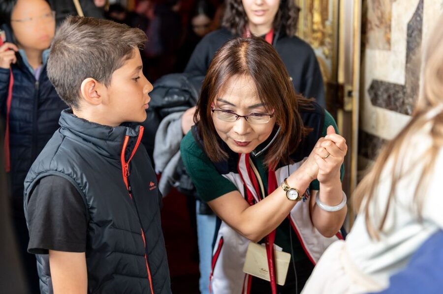 Versailles: Private Family Tour of Palace w/ Reserved Entry - Language and guide quality