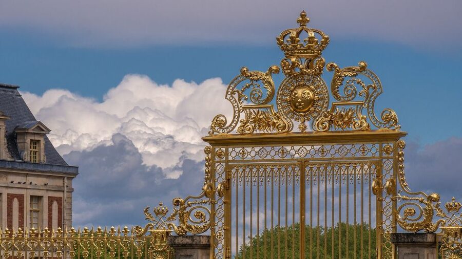 Versailles: Private Tour of the Palace with Reserved Entry - Meeting at Place d’Armes and entering the palace