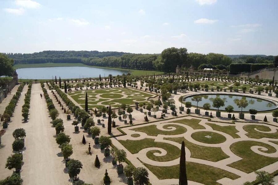 Versailles: Royal Palace & Gardens Private Golf Cart Tour - The gardens first: formal design with room to roam