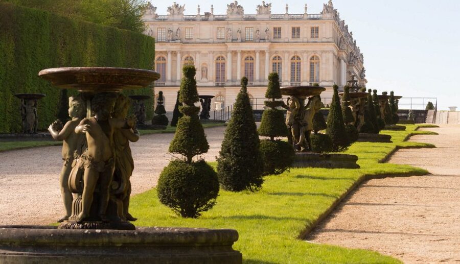 Versailles: Skip-the-Line Day Tour & Transfer from Paris - A guide makes the difference