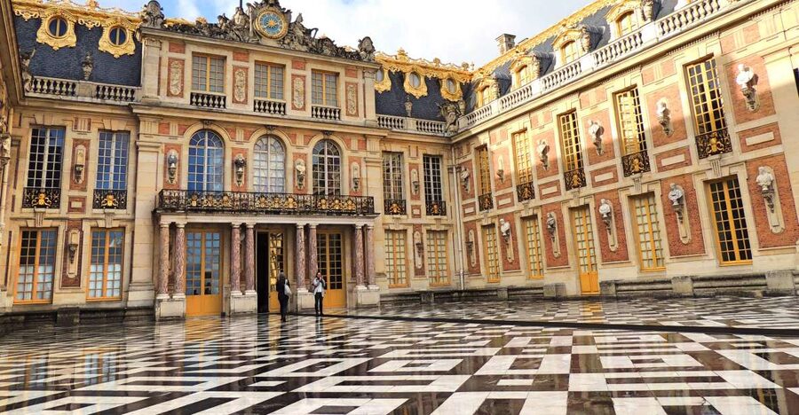 Versailles: Skip-the-Line Guided Palace Tour and Full Access - Key points to know before booking