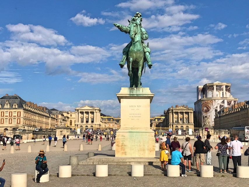 Versailles: Skip-the-Line Guided Palace Tour and Full Access - Meeting at Louis XIVs statue