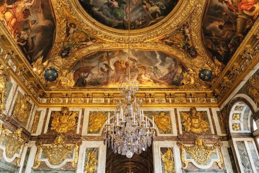 Versailles: Skip-the-Line Tour of Palace with Gardens Access - Why a guide helps inside Versailles