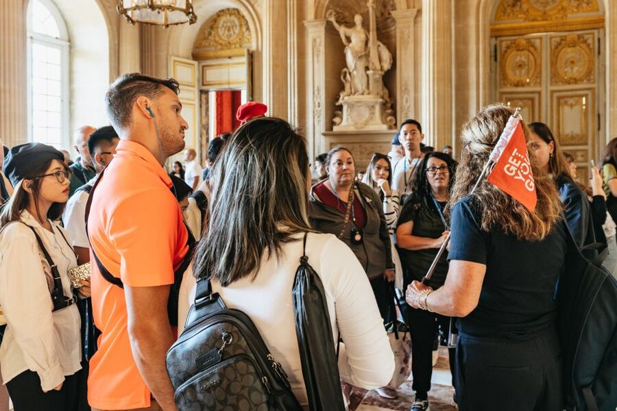 Versailles: Skip-the-Line Tour of Palace with Gardens Access - Meeting at the GetYourGuide shop near the station
