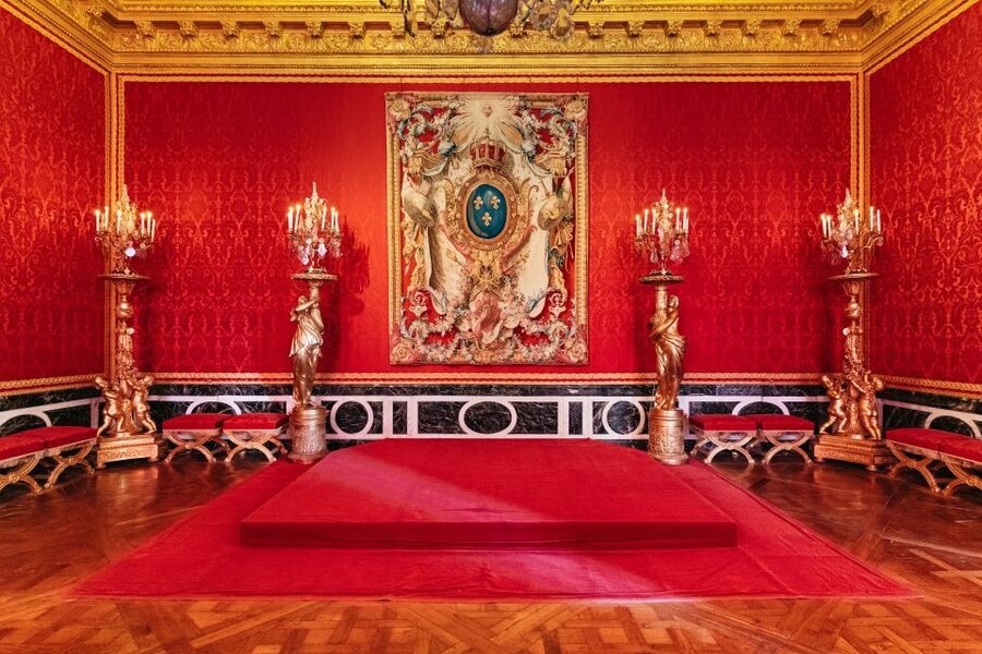 Versailles: Skip-the-Line Tour of Palace with Gardens Access - The King’s Bedroom and royal ceremony