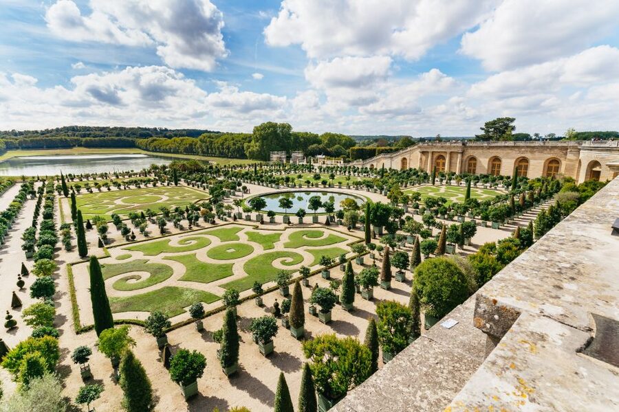Versailles: Skip-the-Line Tour of Palace with Gardens Access - Priority entry, with one important qualification