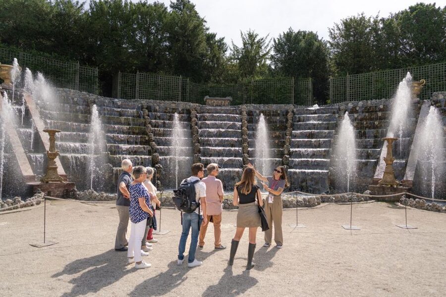 Versailles: Skip-the-Line Versailles Palace and Gardens Tour - The royal apartments and the public life of kings