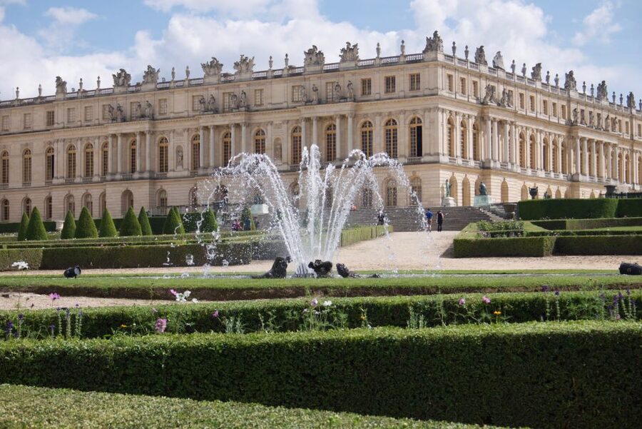 Versailles: Skip-the-Line Versailles Palace and Gardens Tour - Marie Antoinette beyond the glamour