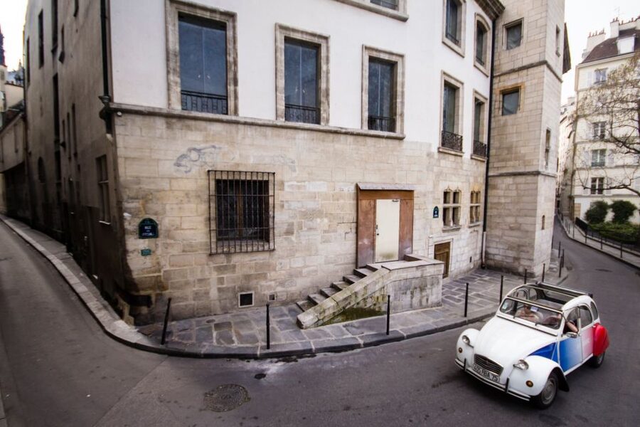 Vintage 2CV tour + Cruise - Invalides, Pont Alexandre III, and the grand Paris view