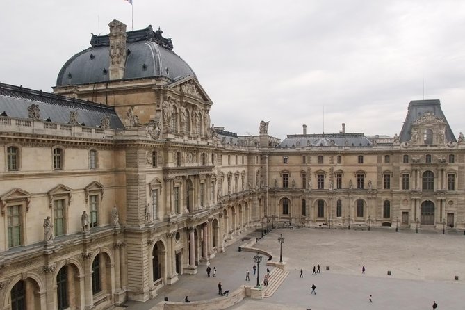 VIP Paris in a Day: Montmartre, Louvre, Île de la Cité, Cruise - Lunch at the island’s own pace