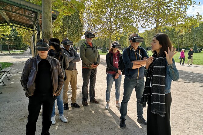 Virtual Reality Guided Tour at the Eiffel Tower - Why the small group makes a difference