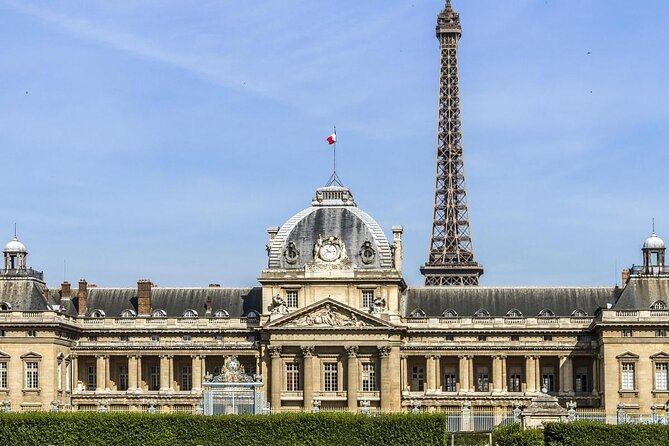 Virtual Reality Guided Tour at the Eiffel Tower - Starting at the Monument to Human Rights