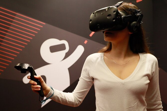 Virtual Room Paris - 1st virtual reality team experience - A shared VR adventure, not a solo headset demo