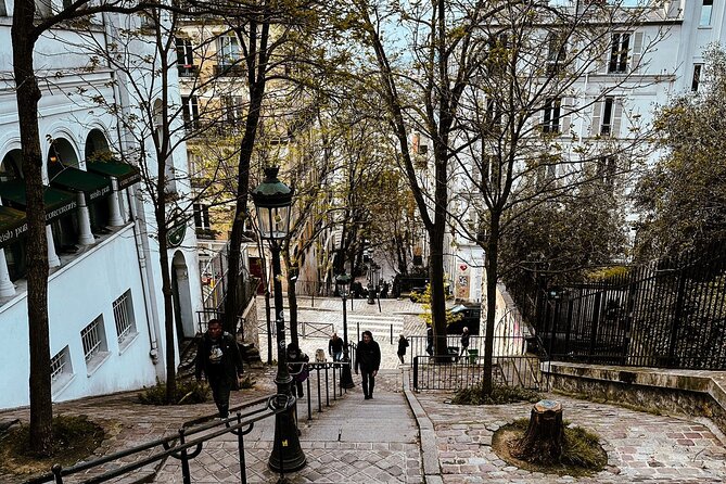 Walking Tour in Montmartre with a guide - Dalida’s square and the Montmartre vineyard
