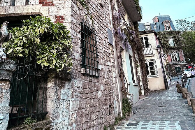 Walking Tour in Montmartre with a guide - Finishing with Au Lapin Agile cabaret