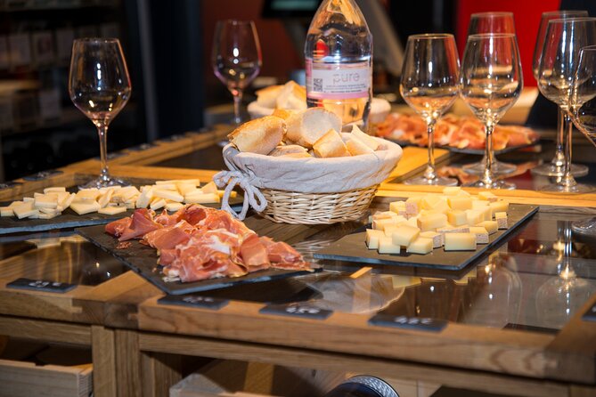 Wine and cheese tasting at Latin Quarter - Buying a bottle after the tasting