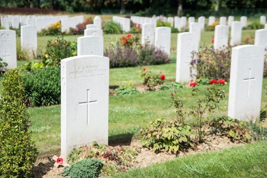 WWI Somme Battlefields Day Trip from Paris - Lunch is simple and placed between battlefield sites