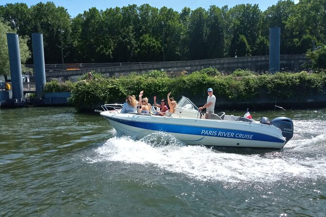 Your Private boat Captain Guide Explore Historical Paris - The first stone bridge and the story of royal Paris