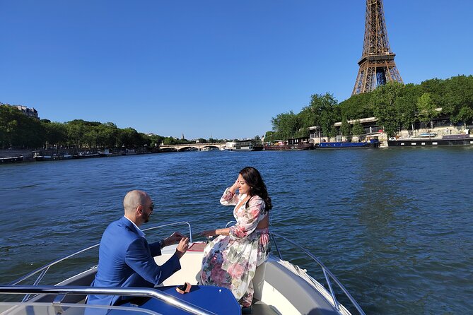 Your Private boat Captain Guide Explore Historical Paris - Île de la Cité, the city’s original core