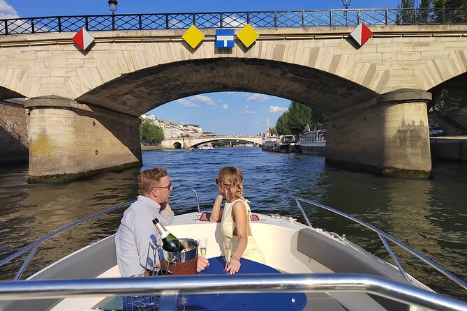 Your Private boat Captain Guide Explore Historical Paris - Île Saint-Louis and old Paris atmosphere
