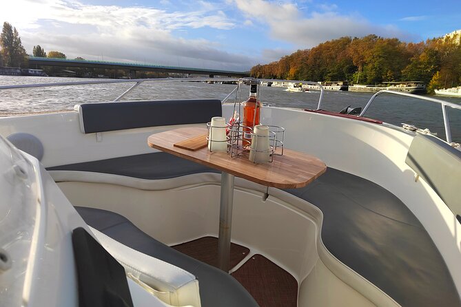 Your Private boat Captain Guide Explore Historical Paris - Starting at Port de Javel Haut